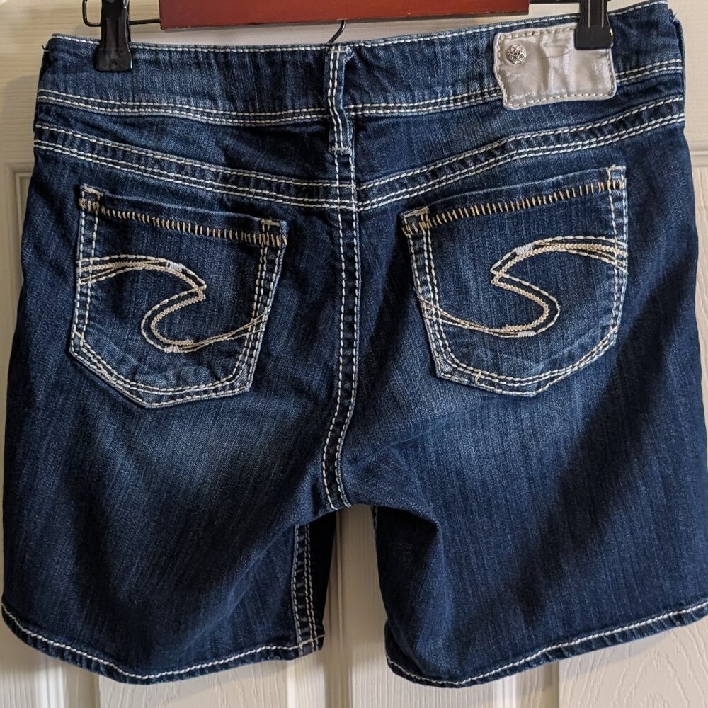Silver Shorts Womens 29 Suki Dark Wash Stretch Denim Mid Bermuda Blue - Picture 2 of 5